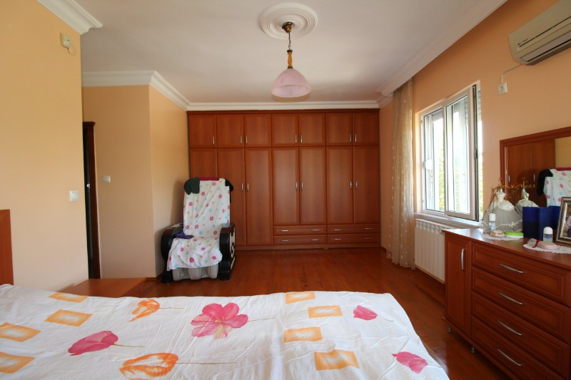 ASLAN'DAN KUYULUKTA DOĞA VE DENİZ MANZARALI TRİPLEKS VİLLA