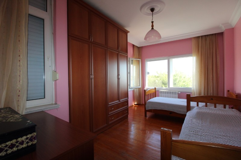 ASLAN'DAN KUYULUKTA DOĞA VE DENİZ MANZARALI TRİPLEKS VİLLA