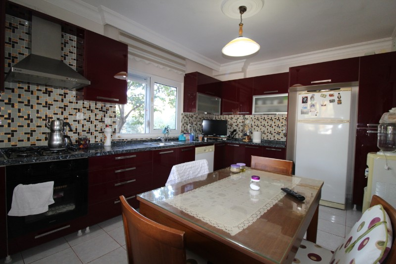 ASLAN'DAN KUYULUKTA DOĞA VE DENİZ MANZARALI TRİPLEKS VİLLA