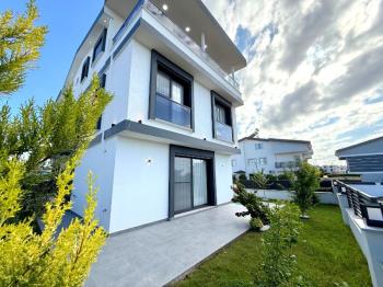 Didim'de Satılık Full Eşyalı 3+1 Yazlık Villa