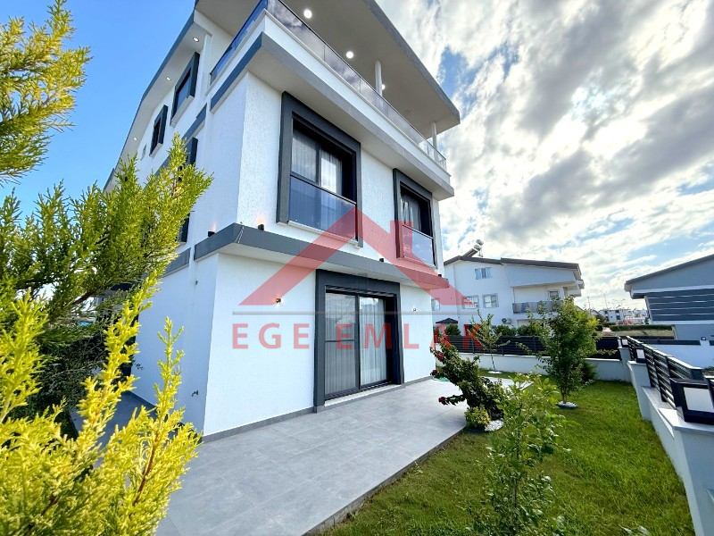 Didim'de Satılık Full Eşyalı 3+1 Yazlık Villa