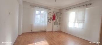 GÜVENAY EMLAK - ÇORUM KALE MAH.HÜYÜK CAD. 3+1 SATILIK DAİRE