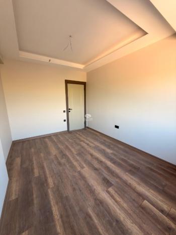 ALYANS'TAN MERKEZ MH.'DE TEK BLOK JENERATÖRLÜ OTOPARKLI 2+1