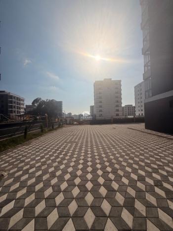 ALYANS'TAN MERKEZ MH.'DE TEK BLOK JENERATÖRLÜ OTOPARKLI 2+1