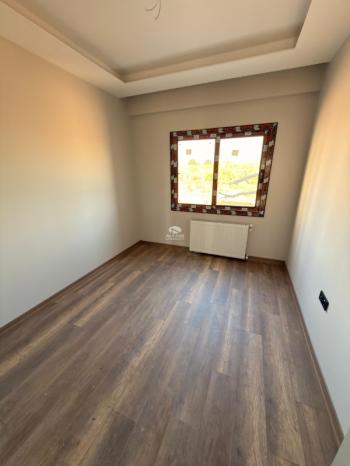 ALYANS'TAN MERKEZ MH.'DE TEK BLOK JENERATÖRLÜ OTOPARKLI 2+1