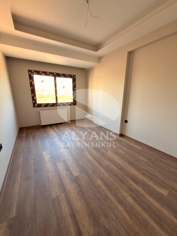 ALYANS'TAN MERKEZ MH.'DE TEK BLOK JENERATÖRLÜ OTOPARKLI 2+1