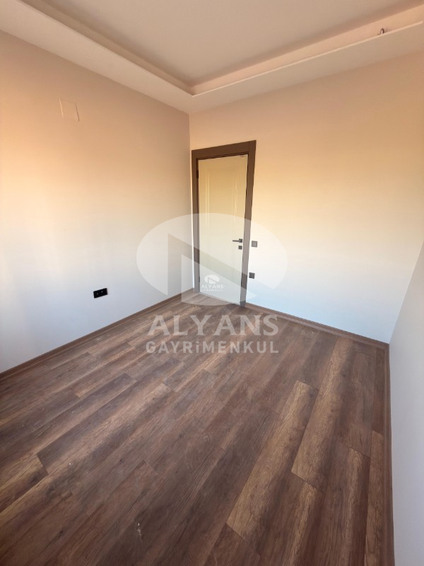 ALYANS'TAN MERKEZ MH.'DE TEK BLOK JENERATÖRLÜ OTOPARKLI 2+1