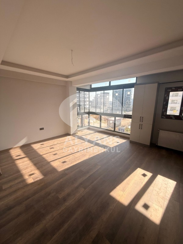 ALYANS'TAN MERKEZ MH.'DE TEK BLOK JENERATÖRLÜ OTOPARKLI 2+1