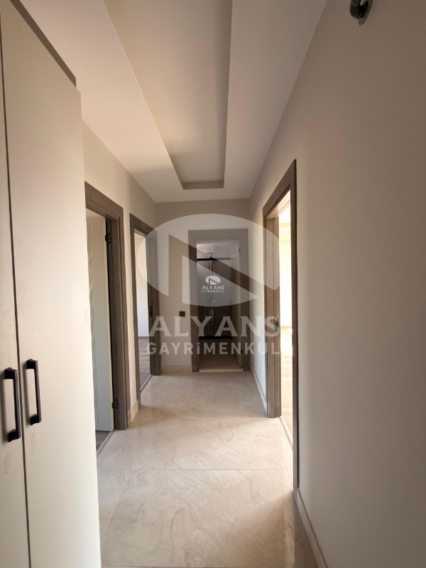 ALYANS'TAN MERKEZ MH.'DE TEK BLOK JENERATÖRLÜ OTOPARKLI 2+1