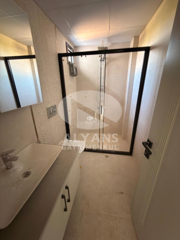 ALYANS'TAN MERKEZ MH.'DE TEK BLOK JENERATÖRLÜ OTOPARKLI 2+1