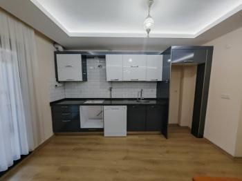 SELÇUK 14 MAYIS MAHALLESİNDE SATILIK ARA KAT BAKIMLI 2+1 DAİRE