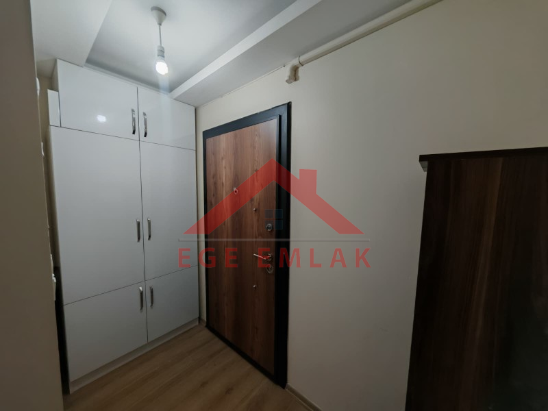 SELÇUK 14 MAYIS MAHALLESİNDE SATILIK ARA KAT BAKIMLI 2+1 DAİRE