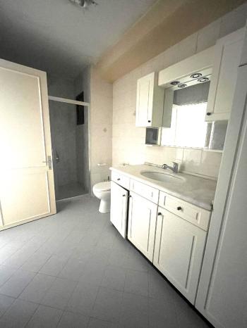 Bornova’nın en güzel sokağı ebeveyn banyolu 3+1