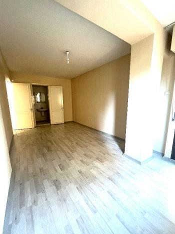 Bornova’nın en güzel sokağı ebeveyn banyolu 3+1