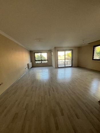 Bornova’nın en güzel sokağı ebeveyn banyolu 3+1