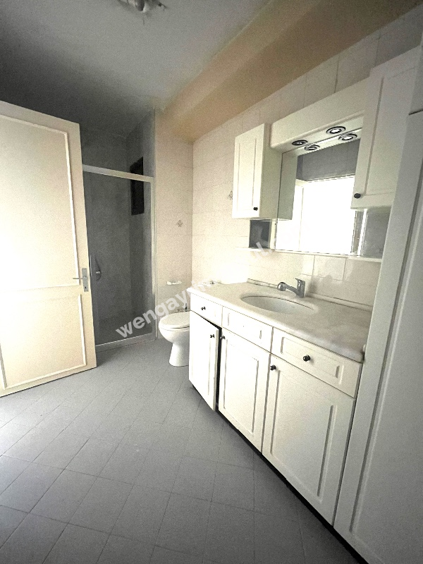 Bornova’nın en güzel sokağı ebeveyn banyolu 3+1