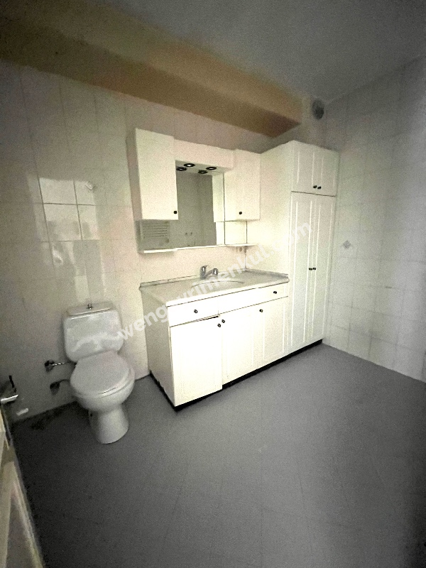 Bornova’nın en güzel sokağı ebeveyn banyolu 3+1