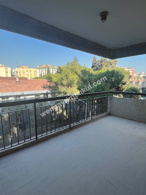 Bornova’nın en güzel sokağı ebeveyn banyolu 3+1