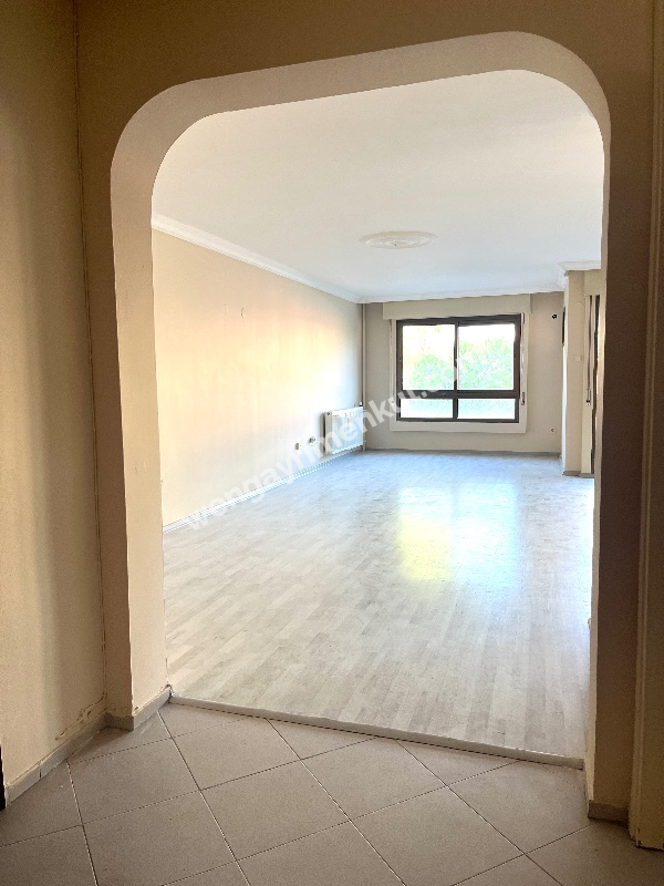 Bornova’nın en güzel sokağı ebeveyn banyolu 3+1