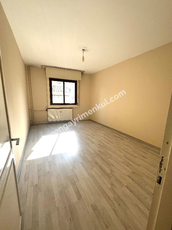 Bornova’nın en güzel sokağı ebeveyn banyolu 3+1