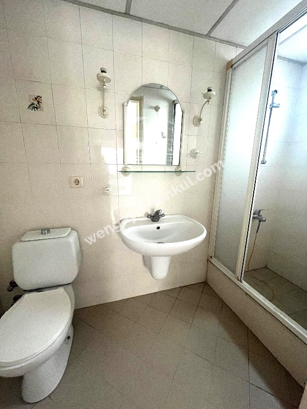 Bornova’nın en güzel sokağı ebeveyn banyolu 3+1