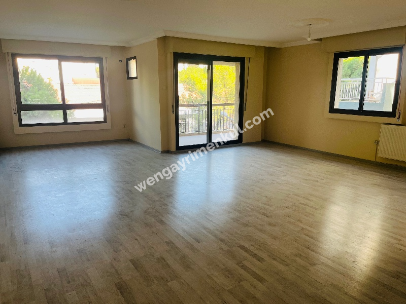 Bornova’nın en güzel sokağı ebeveyn banyolu 3+1