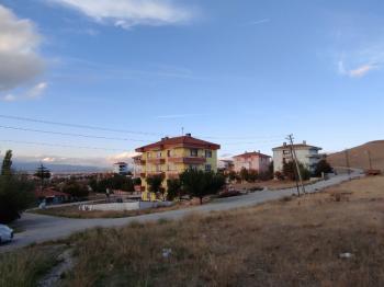 GÜVENAY - ÇORUM GÜLABİBEY KAPAKLI MEVKİ 550 m2 SATILIK KONUT ARSASI