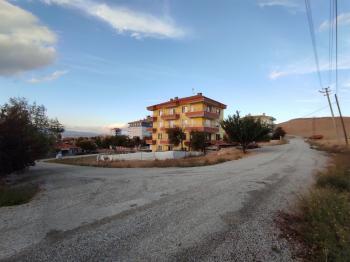 GÜVENAY - ÇORUM GÜLABİBEY KAPAKLI MEVKİ 550 m2 SATILIK KONUT ARSASI