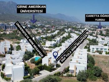  KKTC Girne Karaoğlanoğlu Bölgesinde GAU' ye yürüyüş mesafesinde Yüzme Havuzlu Site İçerisinde Kiralık Müstakil 2 Yatak Odalı Villa