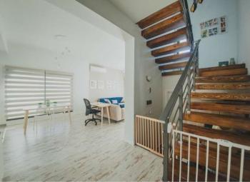  KKTC Girne Karaoğlanoğlu Bölgesinde GAU' ye yürüyüş mesafesinde Yüzme Havuzlu Site İçerisinde Kiralık Müstakil 2 Yatak Odalı Villa