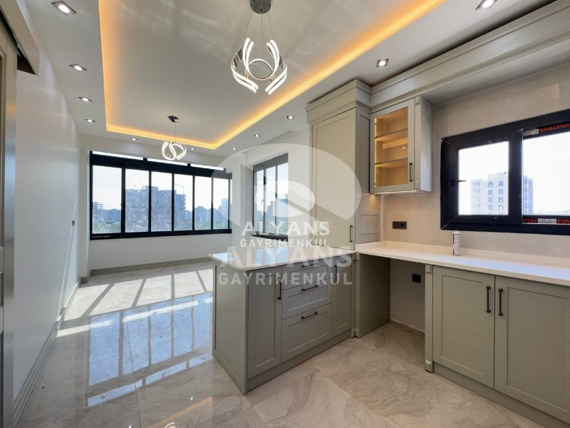 ALYANS'TAN ŞIKLIĞIYLA GÖZ DOLDURAN BAĞIMSIZ MUTFAK GENİŞ 2+1