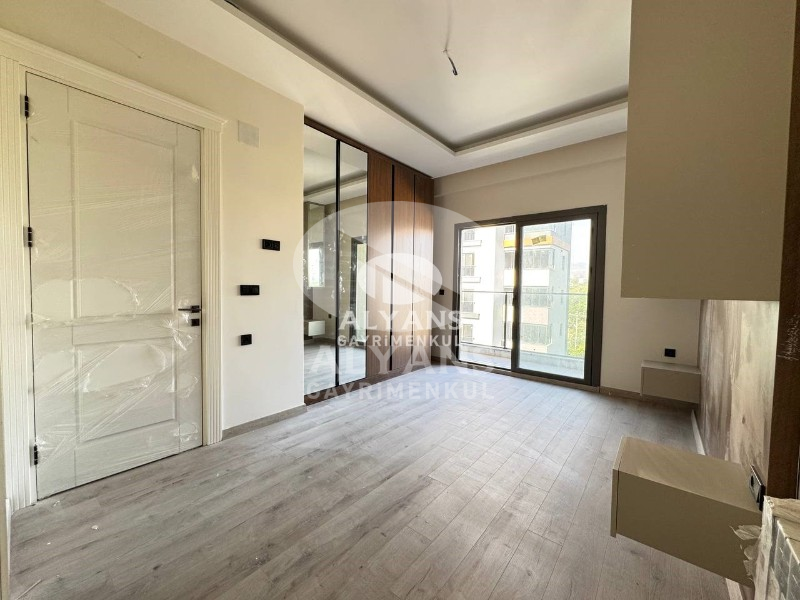 ALYANS'TAN ŞEHRİN GELİŞEN BÖLGESİNDE MUAZZAM İŞÇİLİĞİYLE 4+1