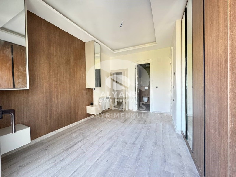 ALYANS'TAN ŞEHRİN GELİŞEN BÖLGESİNDE MUAZZAM İŞÇİLİĞİYLE 4+1