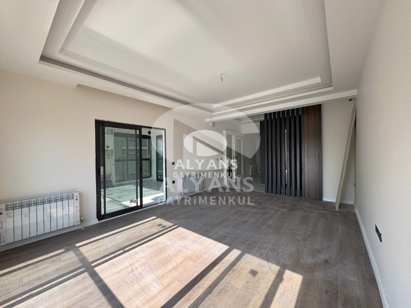 ALYANS'TAN ŞEHRİN GELİŞEN BÖLGESİNDE MUAZZAM İŞÇİLİĞİYLE 4+1