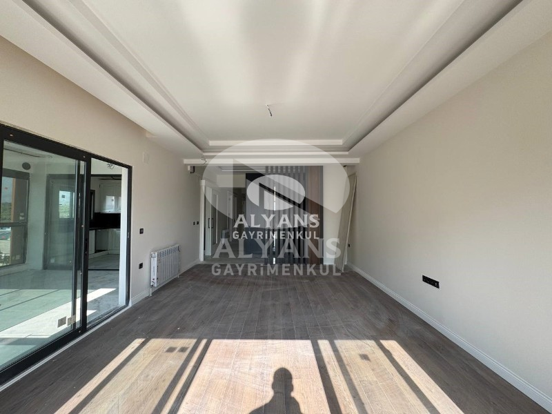 ALYANS'TAN ŞEHRİN GELİŞEN BÖLGESİNDE MUAZZAM İŞÇİLİĞİYLE 4+1