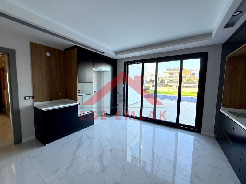 Didim Efeler Mahallesinde 500 M2 Arsa Üzerinde Satılık Villa