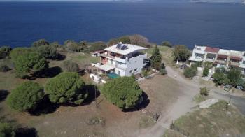 Tunç Tuncer gayrimenkul den İzmir yeni Foça da satılık dubleks villa 