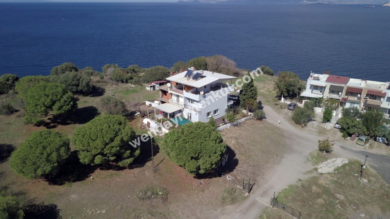 Tunç Tuncer gayrimenkul den İzmir yeni Foça da satılık dubleks villa 