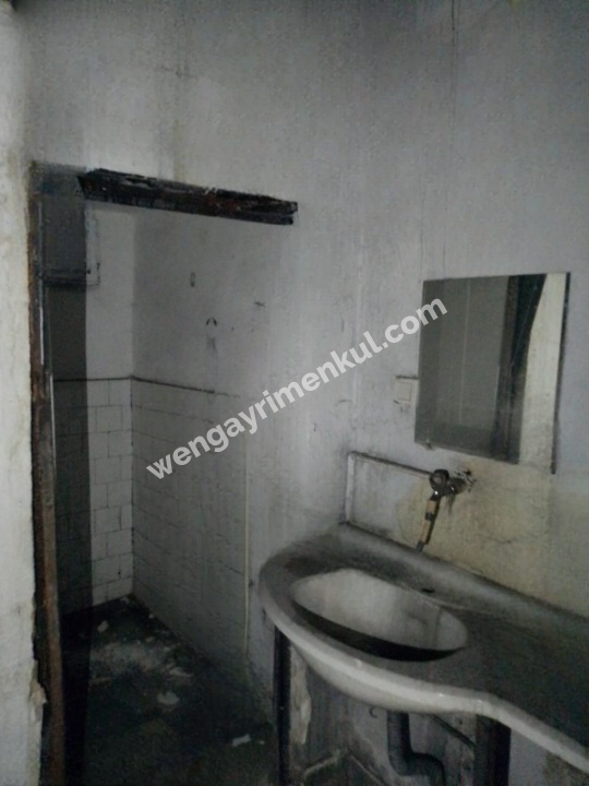 Bayrampaşa Özdericiler Sanayi Sitesi E Blok’ta 65 m² asma katlı yüksek girişli imalathane