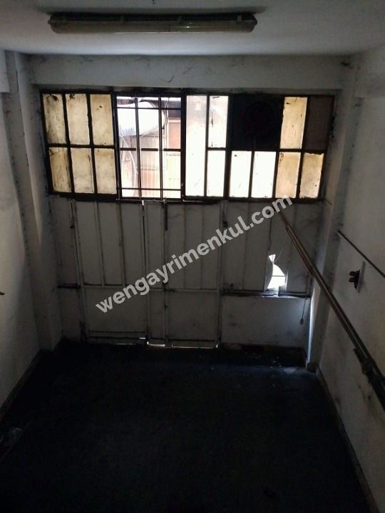 Bayrampaşa Özdericiler Sanayi Sitesi E Blok’ta 65 m² asma katlı yüksek girişli imalathane