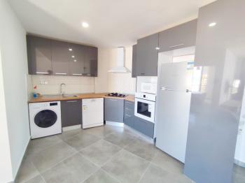 Girne Merkezde Donanımlı Sitede Kiralık 1+1 Daire 