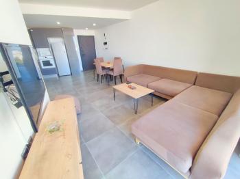 Girne Merkezde Donanımlı Sitede Kiralık 1+1 Daire 