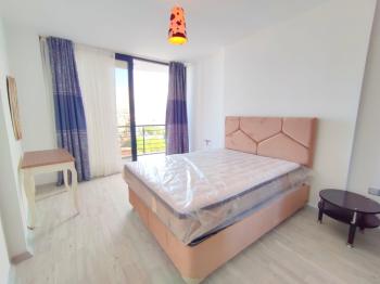 Girne Merkezde Donanımlı Sitede Kiralık 1+1 Daire 
