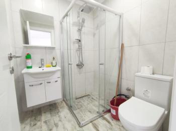 Girne Merkezde Donanımlı Sitede Kiralık 1+1 Daire 