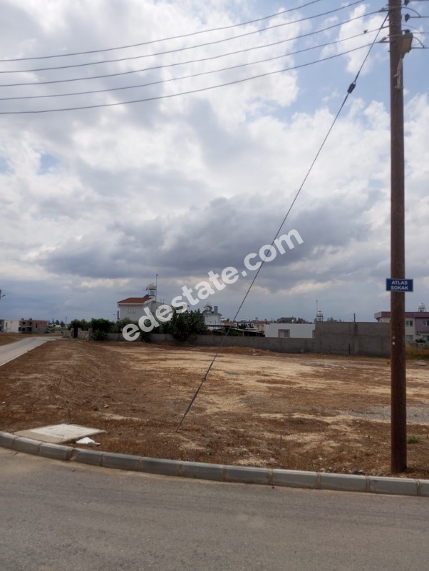 Lefkoşa Alayköy'de İMARA AÇIK SATILIK KÖŞE ARSA