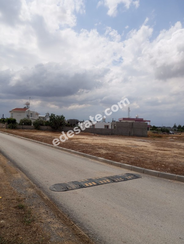 Lefkoşa Alayköy'de İMARA AÇIK SATILIK KÖŞE ARSA