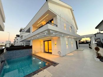 Didim'de Satılık 4+1 Ayrı Mutfaklı Villa