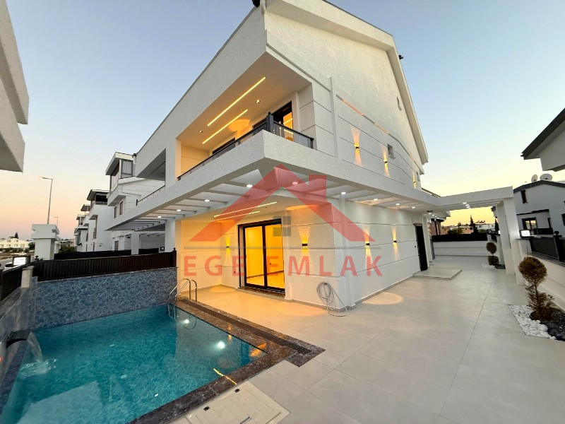 Didim'de Satılık 4+1 Ayrı Mutfaklı Villa