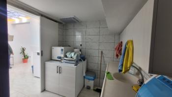 KARŞIYAKA ÇARŞIDA TAM DONANIMLI DEVREN SATILIK DİŞ KLİNİĞİ