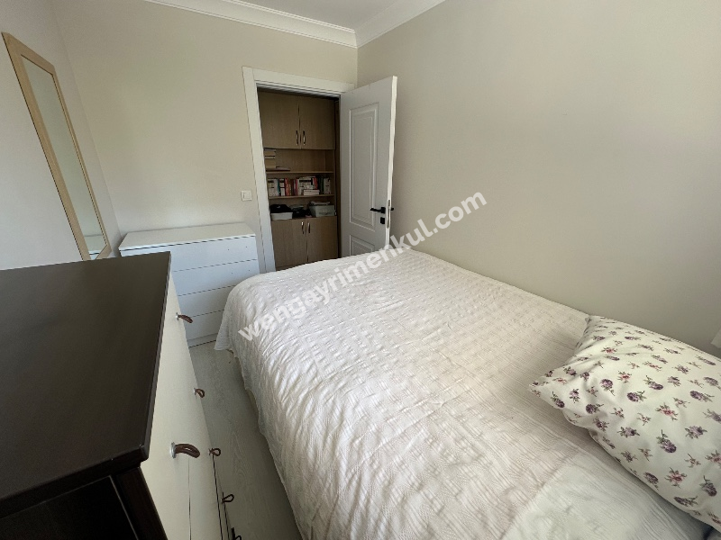 Ataşehir Esatpaşa'da Merkezi Konumda Satılık 2+1 Daire